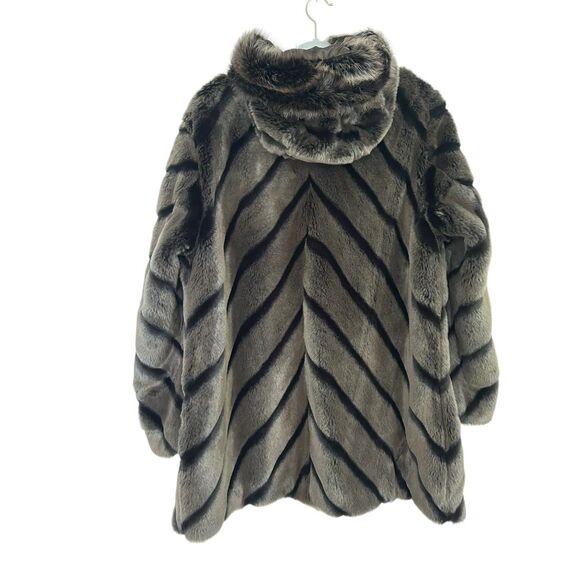 Hannah by Marlo Faux Fur Hooded Chevron Striped Sable Coat Gray Women's Size 1X - Picture 2 of 5